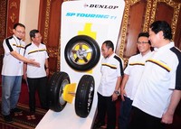 Terdapat beberapa kelebihan SP Touring T1 ini dibandingkan dengan produksi ban sebelumnya, yaitu peningkatan performa keausan lebih baik, performa daya cengkeram di jalan basah lebih baik, dan tingkat kebisingan lebih rendah. (Hartono).