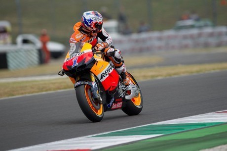 Stoner Tak Nyaman dengan Motornya