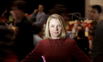Foto dokumentasi Marissa Mayer di kantor pusat Google di California 2 tahun lalu. Mayer dibajak Yahoo dari Google dengan nilai kontrak yang masih dirahasiakan. (REUTERS/Noah Berger)