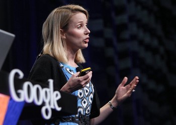 Mayer saat memimpin di Google. Marissa lulus dari jurusan ilmu komputer Stanford University. Dia bergabung di Google pada tahun 1999 ketika perusahaan ini masih sangat muda dan menapaki awal kejayaannya. Marissa pun berstatus sebagai engineer wanita pertama Google dan karyawan yang ke-20 secara keseluruhan. (REUTERS/Robert Galbraith)