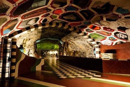 Keren! Stasiun Bawah Tanah di Stockholm Penuh Karya Seni