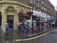 Daerah Queensway di London. Ini dia kawasan untuk wisata belanja oleh-oleh dengan harga yang lebih miring (Indra/detikTravel)