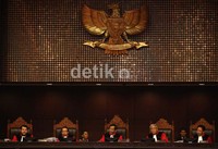 Sidang dipimpin oleh Ketua MK, Mahfud MD.