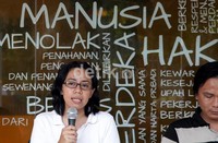 Wakil I Kordinator Kontras Indria Fernida menyampaikan catatan Kontras soal rekomendasi KKP. Kontras meminta para pelaku kejahatan kemanusiaan tidak diberi kekebalan hukum (impunitas).