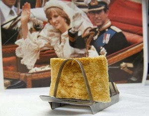 Roti Panggang Sisa Sarapan Pangeran Charles Dijual Rp. 7,5 Juta!