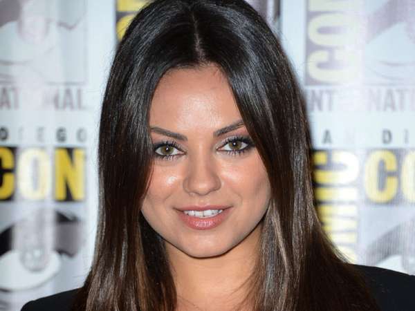 Gaya Casual Mila Kunis Gaya Casual Mila Kunis