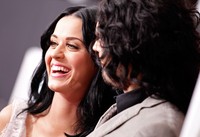 Wajah bahagia Katy setelah menikah dengan Russell. Christopher Polk/Getty Images.