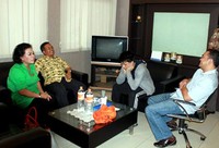 KPAI mengadakan pertemuan dengan Ariel di Mabes Polri, Jakarta, Jumat (16/7/2010). Dalam pertemuan tersebut KPAI membicarakan dampak video porno Ariel terhadap anak-anak. Ketua KPAI Hadi Supeno dan Wakil Ketua KPAI Masnah Sari menemui Ariel. (Dok KPAI).