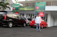 Eko berpose di depan restoran WarunKomando yang terletak di jalan Dr. Saharjo Raya, No.1, Tebet, Jakarta Selatan. Herianto Batubara/detikHOT.