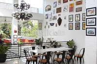 Dari pantauan detikHOT, restoran itu interiornya dipenuhi benda-benda unik dan langka yang merupakan koleksi pribadi Eko yang diburunya selama hampir 12 tahun di Tanah Air hingga ke manca negara. Herianto Batubara/detikHOT.