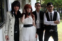 Band yang digawangi oleh Veto, Lani, dan Onesh itu bergenre rock alternatif dan mempunyai konsep sendiri dalam fashionnya. Gus Mun/detikHOT.