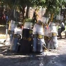 Unjuk Rasa Santri Ponpes Annuqoyah Ricuh, Polisi Tembakan Gas Air Mata