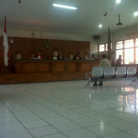 Dedi Sugarda Sakit Persendian, Sidang Ditunda