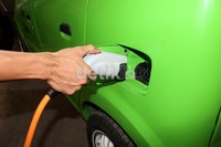 Colokan untuk mengisi baterai mobil listrik Ahmadi. (M Luthfi Andika/detikOto).