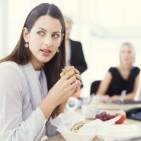Ingin Langsing? Jangan Suka Makan Siang di Luar!