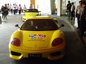 Taksi Ferrari Pakai Pelat Kuning Palsu, Bank Mandiri Minta Maaf