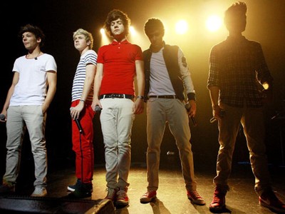 Aksi One Direction di Atas Panggung