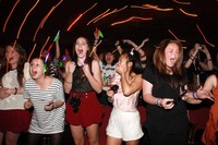 Seperti inilah reaksi penggemar One Direction dalam setiap konser. (Getty Images)