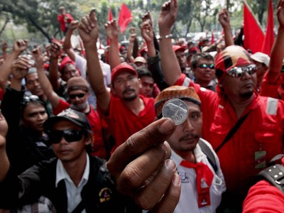Terapkan Outsourcing, Dahlan Iskan Diprotes