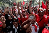 Koin ini dilemparkan untuk menyatakan perlawanan kepada sistem kerja outsourcing.