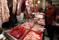 Biasanya kedatangan bulan Ramadan juga disertai kenaikan harga barang pokok.