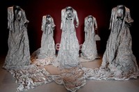 Sebuah karya instalasi dari Sri Astari Rasjid Armors for Soul menjadi pembuka bagi siapa saja yang masuk ke area pameran.