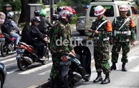 2 Anggota TNI terjaring razia karena kedapatan menerobos jalur busway.