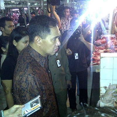 Jelang Ramadan, Gita Wirjawan ajak Istri Sidak ke Pasar