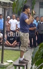 Ariel Take Vokal Bareng Napi