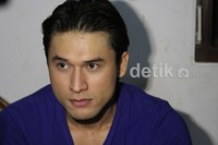 Indra saat ditemui di lokasi syuting Dewi Bintari di daerah Pondok Rangon, Jakarta Timur, Selasa (17/7/2012) malam. Herianto Batubara/detikHOT.