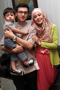 Risty beserta suami dan anak. Gus Mun/detikHOT.