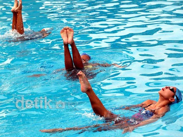 Atlet Renang Indah DKI Jakarta Bersiap Hadapi PON