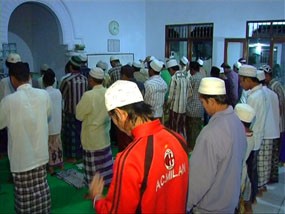 Sebagian Warga di Perbatasan Jember-Bondowoso Sudah Tarawih
