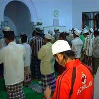 Sebagian Warga di Perbatasan Jember-Bondowoso Sudah Tarawih
