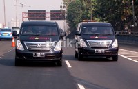 Hyundai Starex Mover melaju tenang di tol Cipularang. (Luthfi Andika/detikOto).
