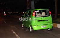Wuzz, Dahlan Iskan memacu mobil sampai kecepatan 100 km per jam. (Luthfi Andika/detikOto).
