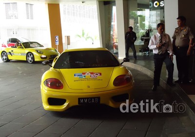 Taksi Ferrari Iklan Bank Mandiri