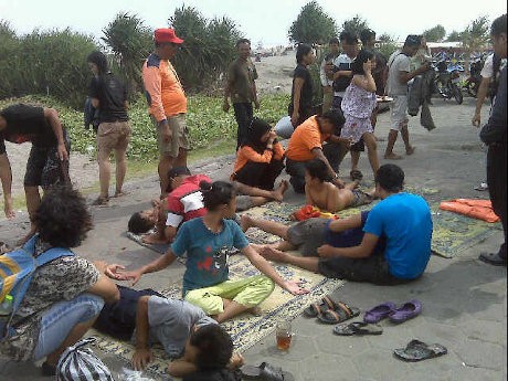 Puluhan Warga yang Padusan di Pantai Parangtritis Disengat Ubur-ubur