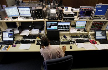 IBM mengandalkan bisnis konsultasi, dan teknologi komputer  baik pirangkat lunak atau keras. REUTERS/Tobias Schwarz/Files.