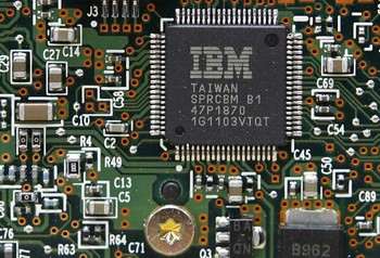 IBM tetap beruntung meski krisis mata uang sedang membelit di berbagai belahan dunia.  REUTERS/Tobias Schwarz/Files.