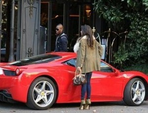 Mario Balotelli Jalan-jalan dengan Ferrari 458 Italia