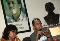 Koalisi Masyarakat Sipil juga mendesak presiden untuk memberhentikan menteri pertahanan dari jabatannya seiring dengan carut marutnya pengadaan alutsista di Indonesia.