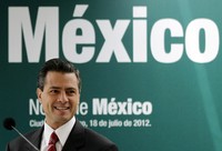 Pena Nieto langsung membantah tuduhan itu di Meksiko City, Rabu (18/7/2012) waktu setempat. Pena Nieto merupakan pengacara yang menjajal dunia politik dan langsung terpilih menjadi presiden. Istrinya merupakan bintang telenovela. Reuters/Henry Romero.