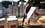 Tempat Penampungan Kotak Suara Berantakan