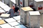 Tempat Penampungan Kotak Suara Berantakan