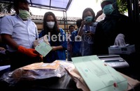 Zaenal menceritakan hasil proses penangkapan dua WNA Nigeria tersebut. Dalam pengakuan tersangka U, dia mengaku bahwa koper tersebut akan diserahkan kepada seseorang berinisial K di kawasan Tanah Abang, Jakarta Pusat. Dan petugas pun berhasil menangkap kedua tersangka K dan U di tempat tersebut, ujarnya.