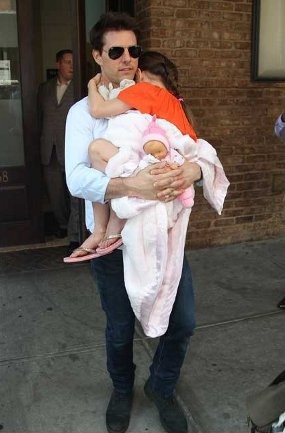 Dikunjungi Tom Cruise, Suri Keliling New York Naik Helikopter