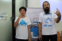 Coki dan Riyanni Djangkaru mengaku ingin masyarakat turut aktif berperan mendukung pelestarian lumba-lumba. Herianto Batubara/detikHot.