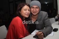 Mesranya pasangan Wina dan Anji. Gus Mun/detikHOT.