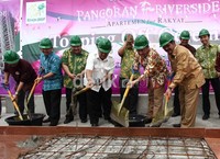 Perusahaan properti PT Graha Rayhan Tri Putra menggelar prosesi penutupan atap (Topping Off) Apartement for Rakyat Pancoran Riverside.